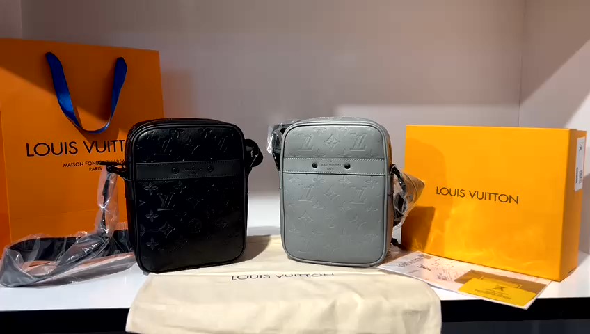 LV SMALL CROSS BAG